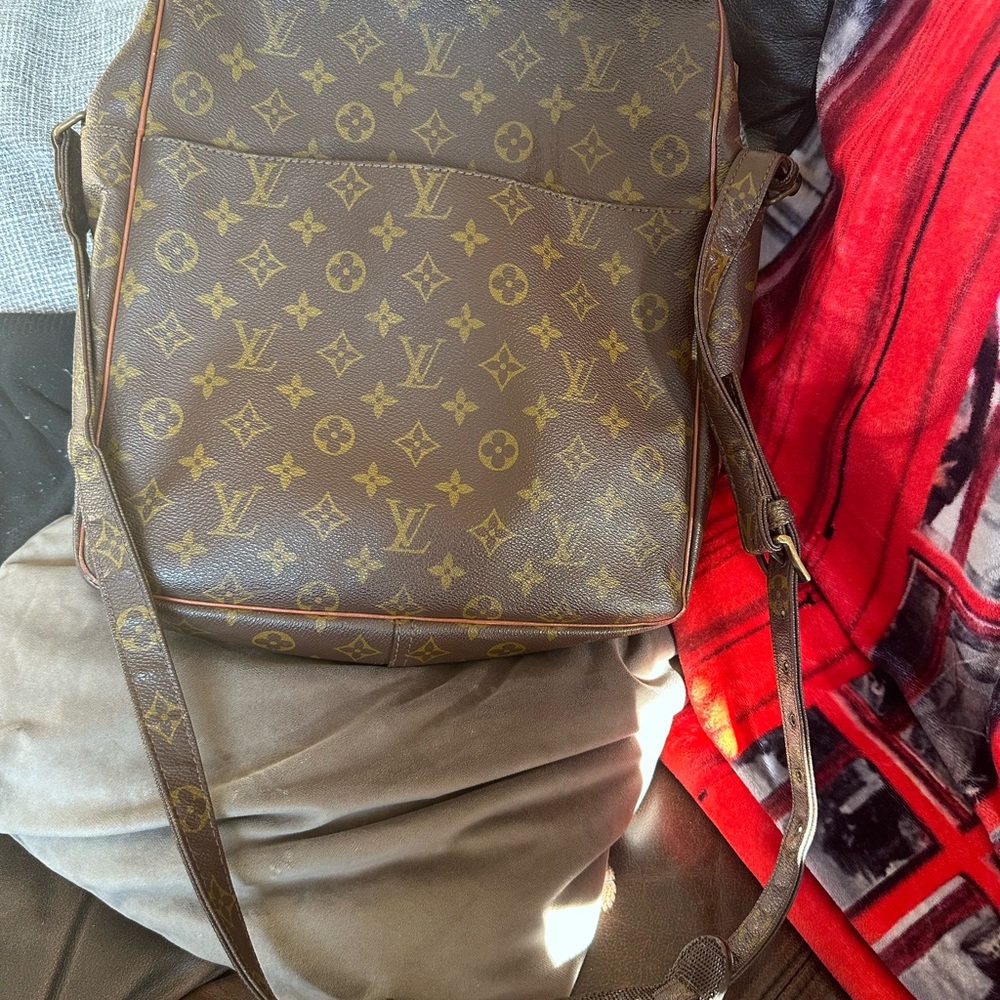 LV Marceau - Picture 2 of 7